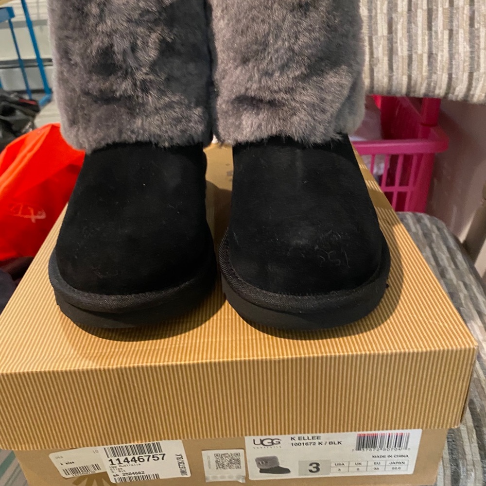 NIB UGGS K ELLEE BLK SIZE3